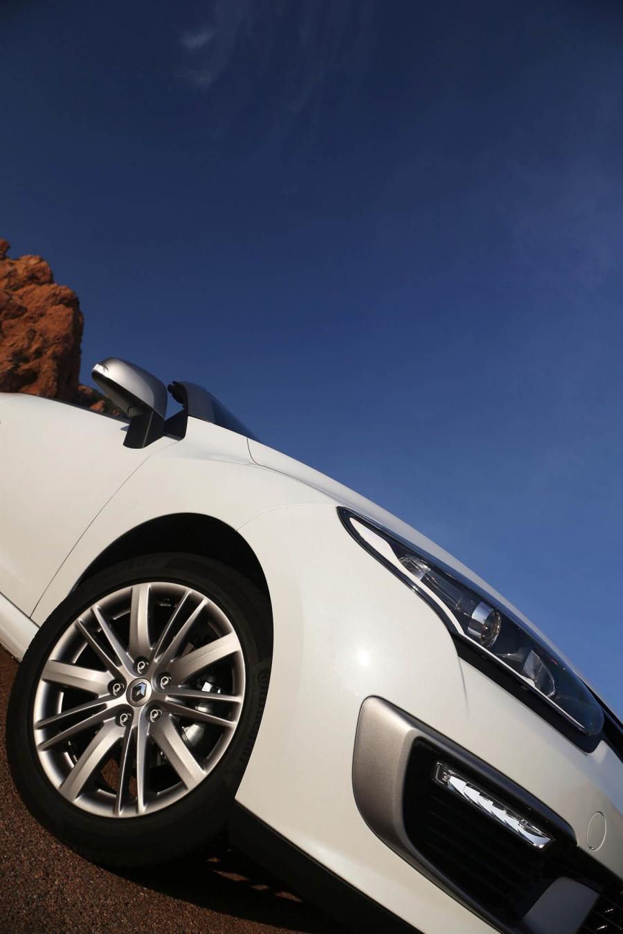  Renault Megane Coupe-Cabriolet 2015 года  (фото 21 из 36)
